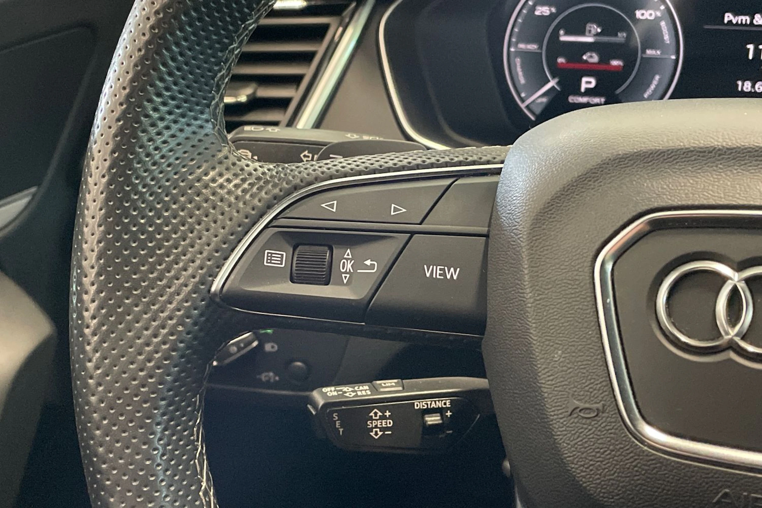 valkoinen Audi Q5 2021 kuva 19.
