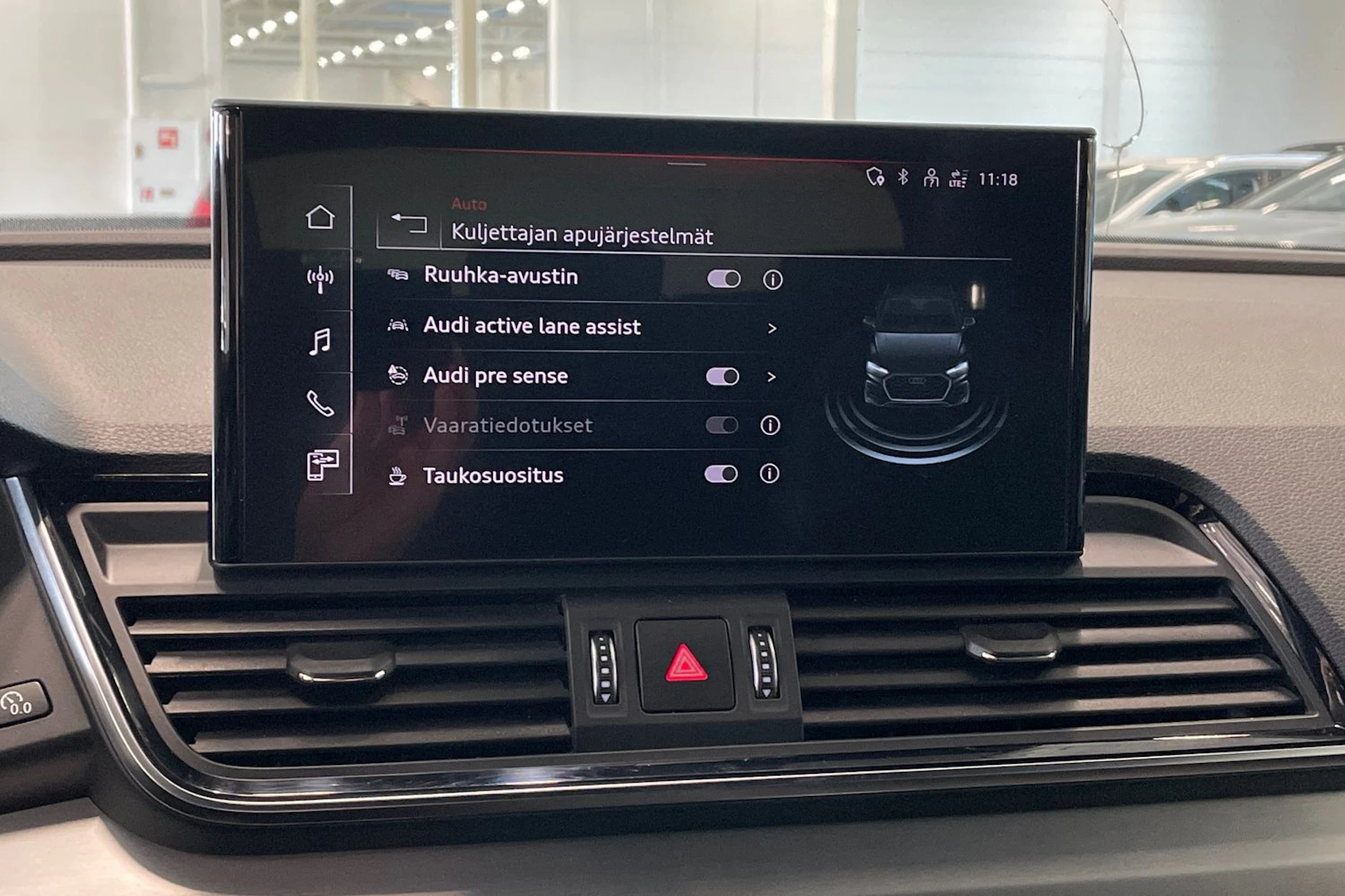 valkoinen Audi Q5 2021 kuva 25.