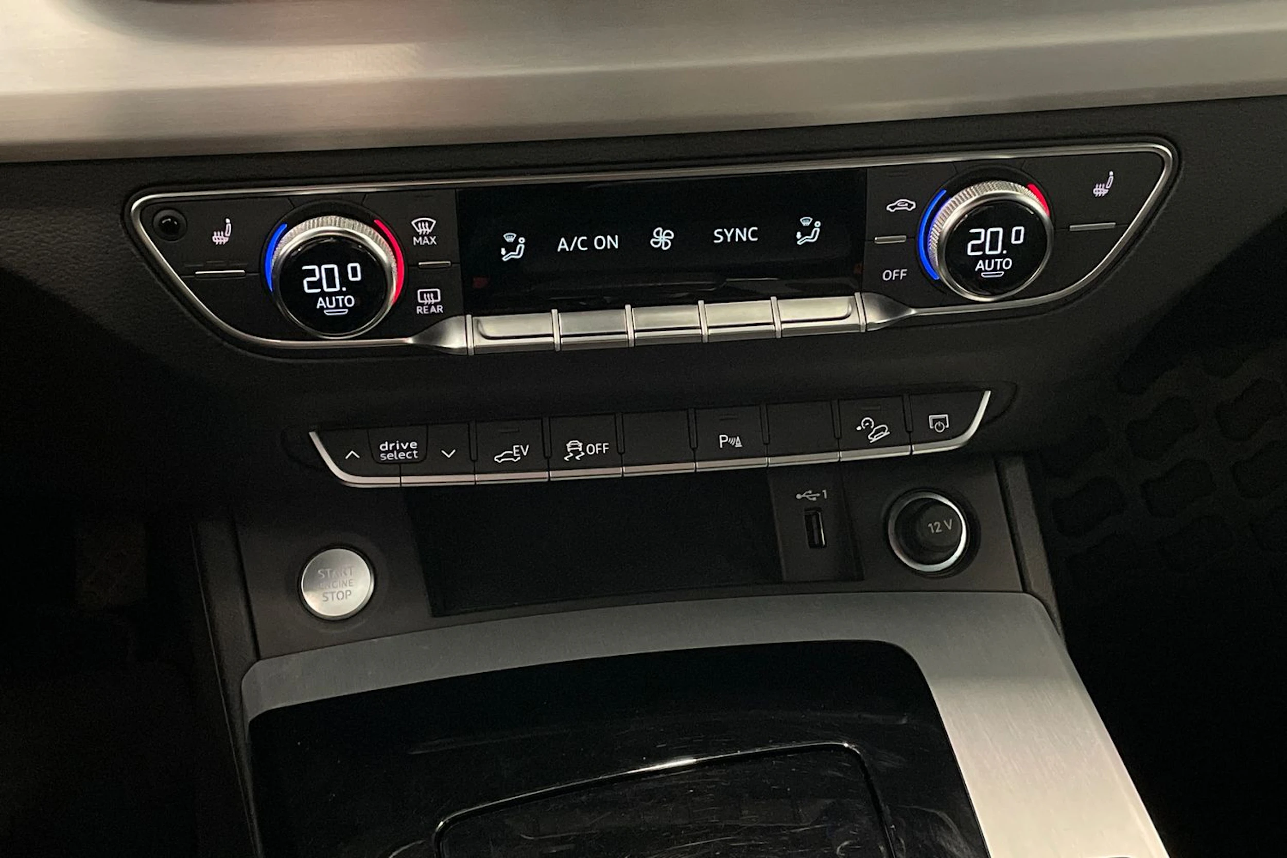 valkoinen Audi Q5 2021 kuva 28.