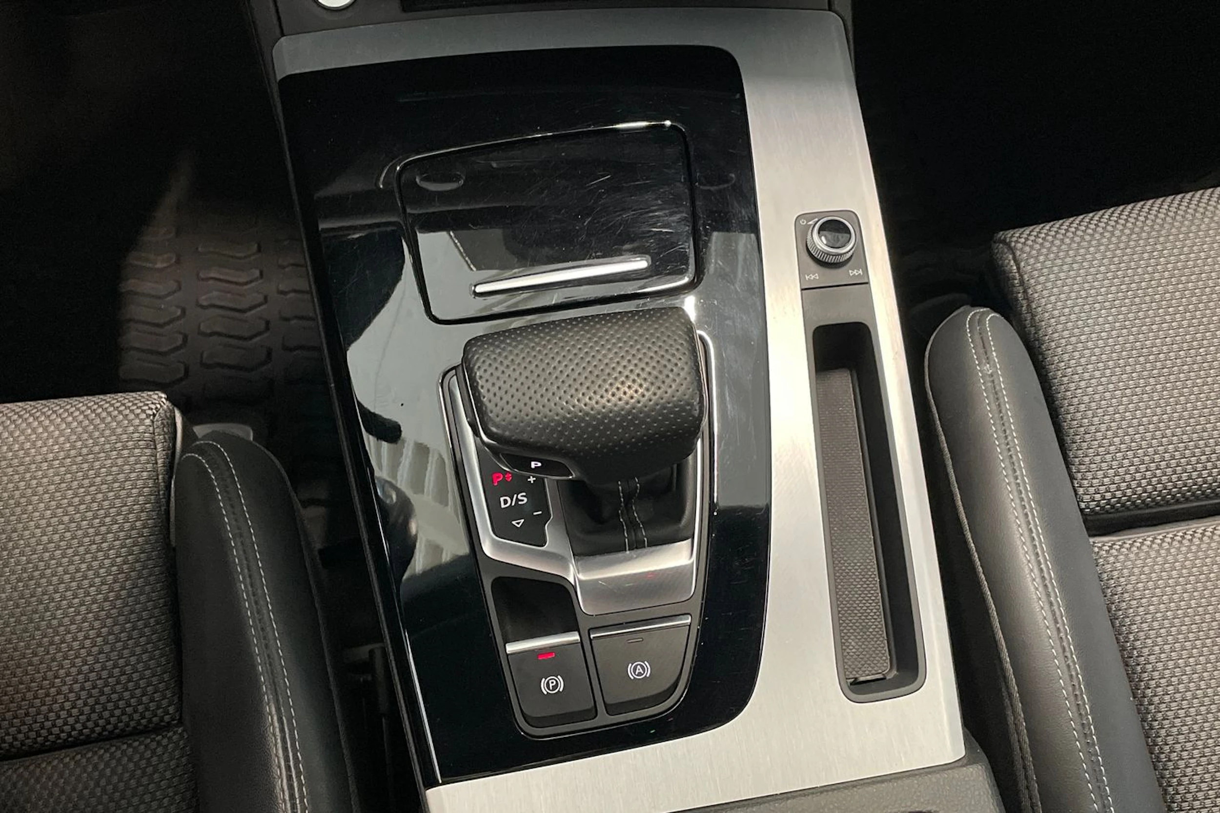 valkoinen Audi Q5 2021 kuva 29.