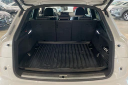 valkoinen Audi Q5 2021 kuva 32.