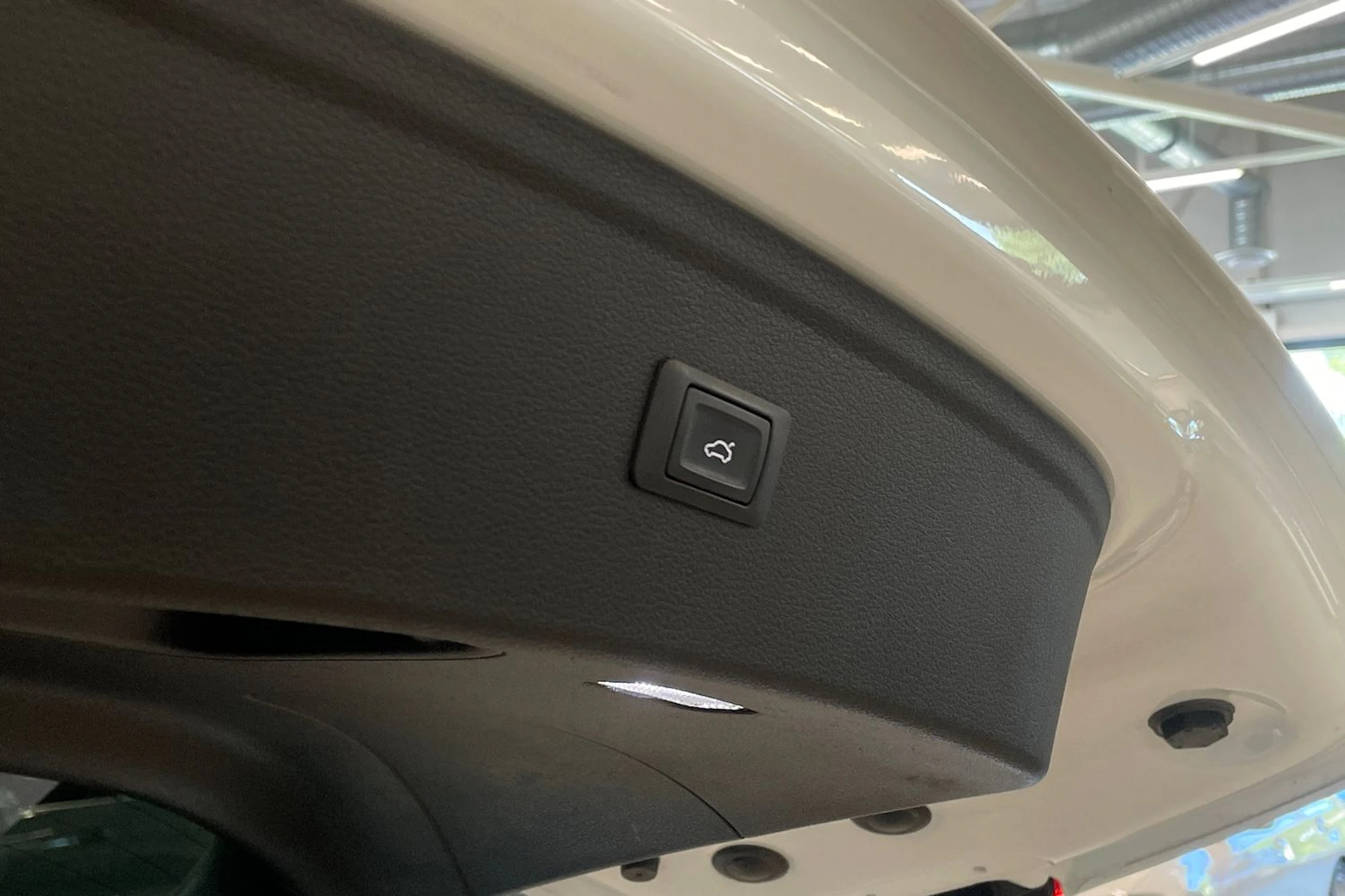 valkoinen Audi Q5 2021 kuva 33.