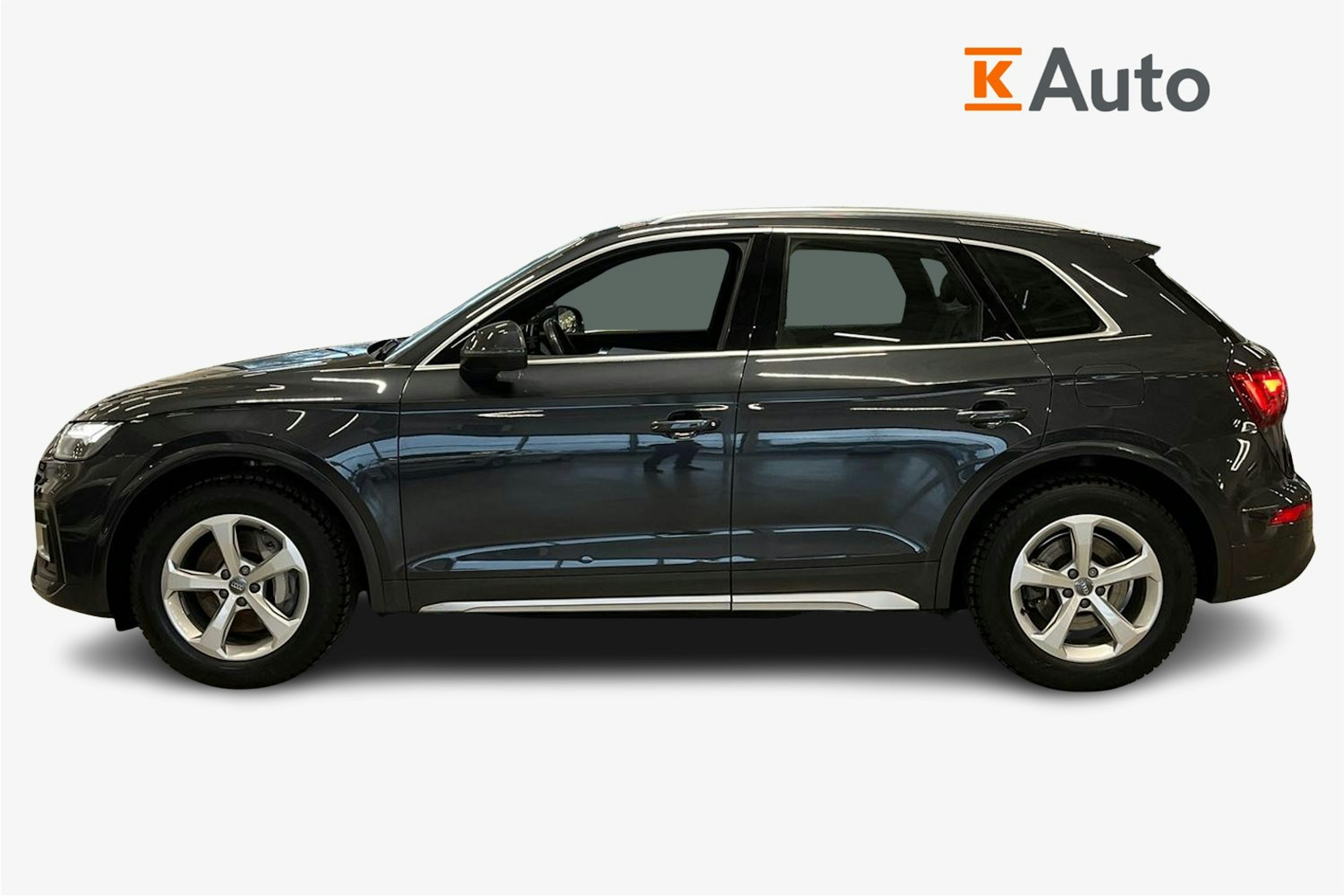 harmaa Audi Q5 2021 kuva 6.