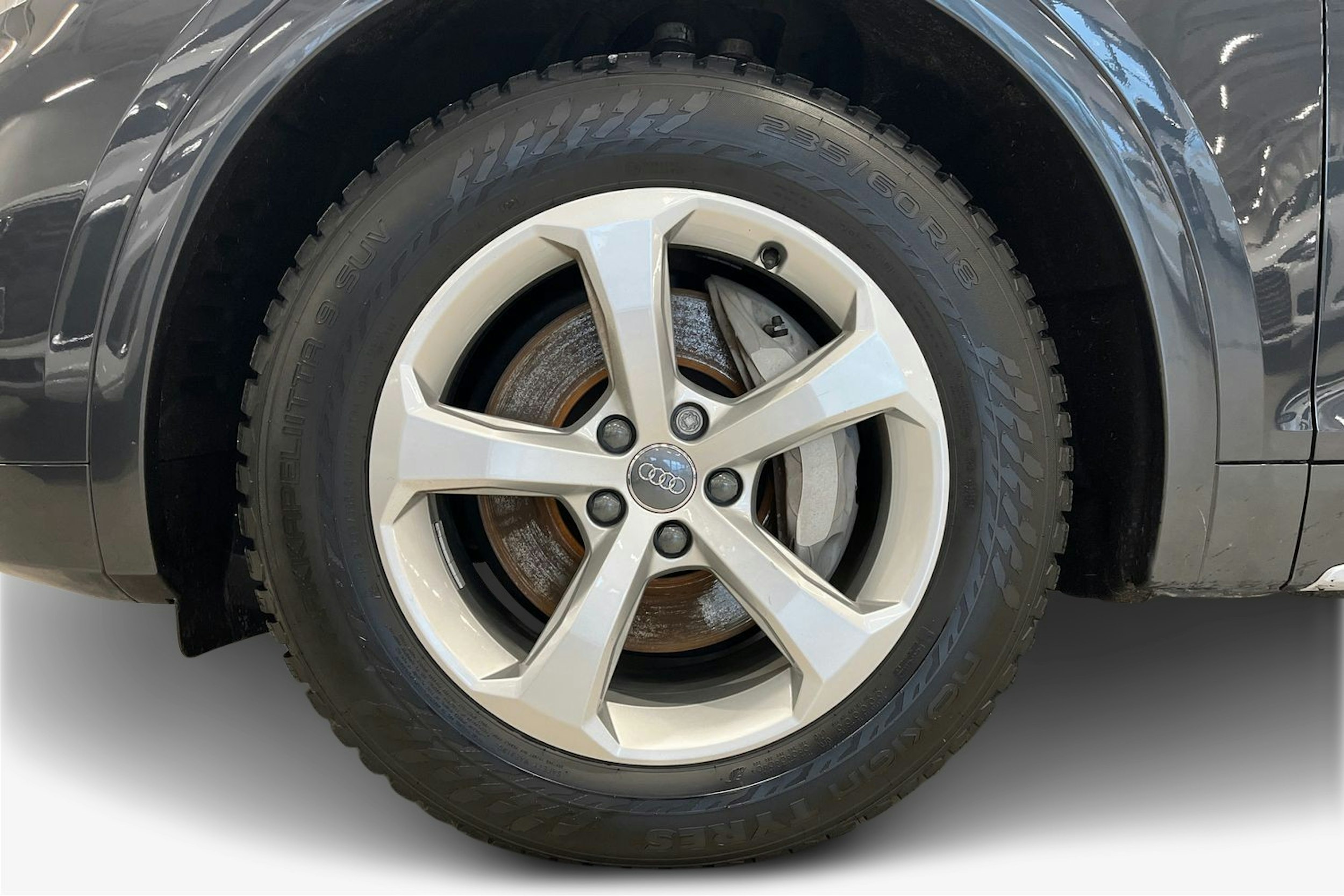 harmaa Audi Q5 2021 kuva 11.