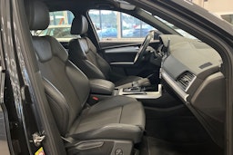 harmaa Audi Q5 2021 kuva 15.