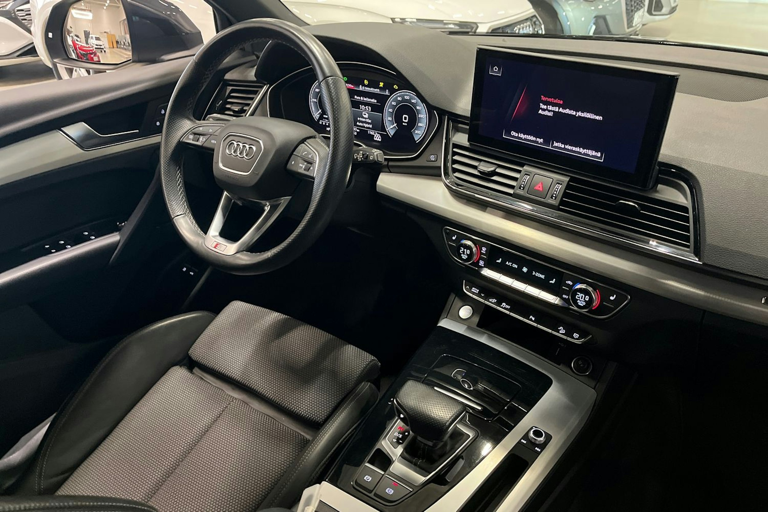 harmaa Audi Q5 2021 kuva 18.