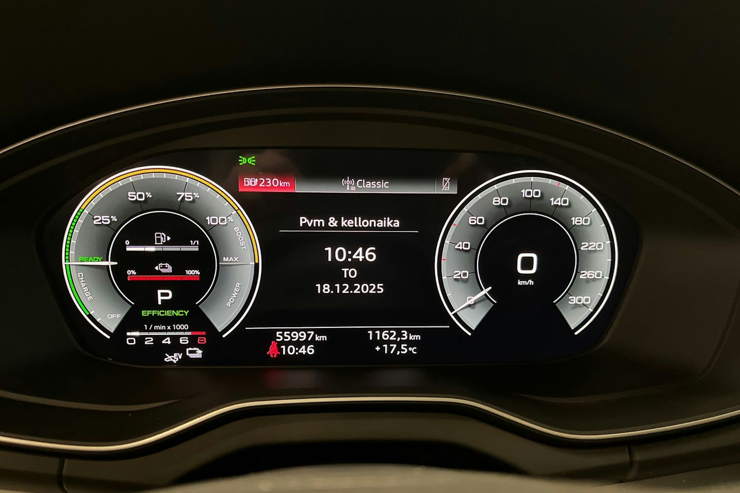 harmaa Audi Q5 2021 kuva 19.