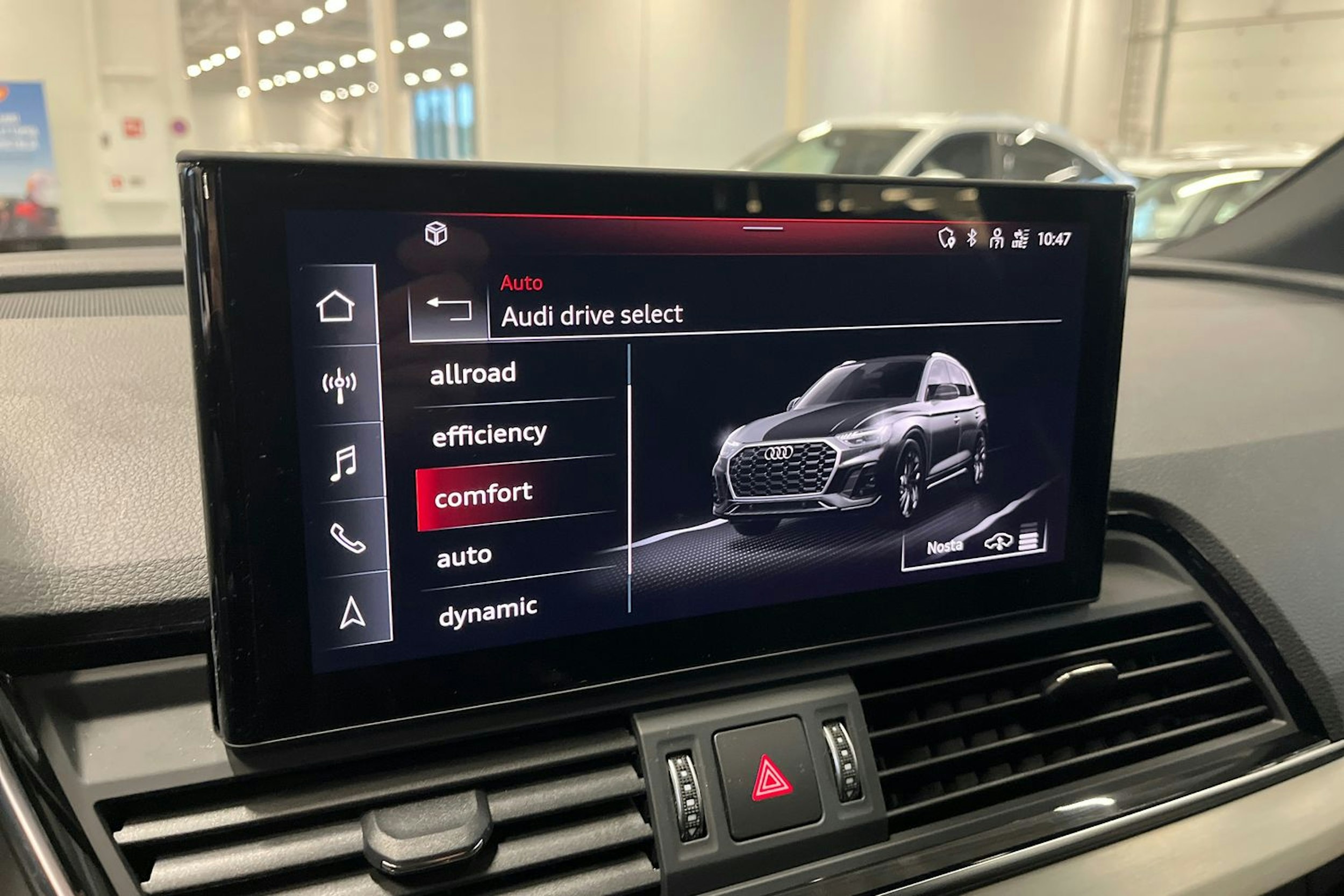 harmaa Audi Q5 2021 kuva 22.