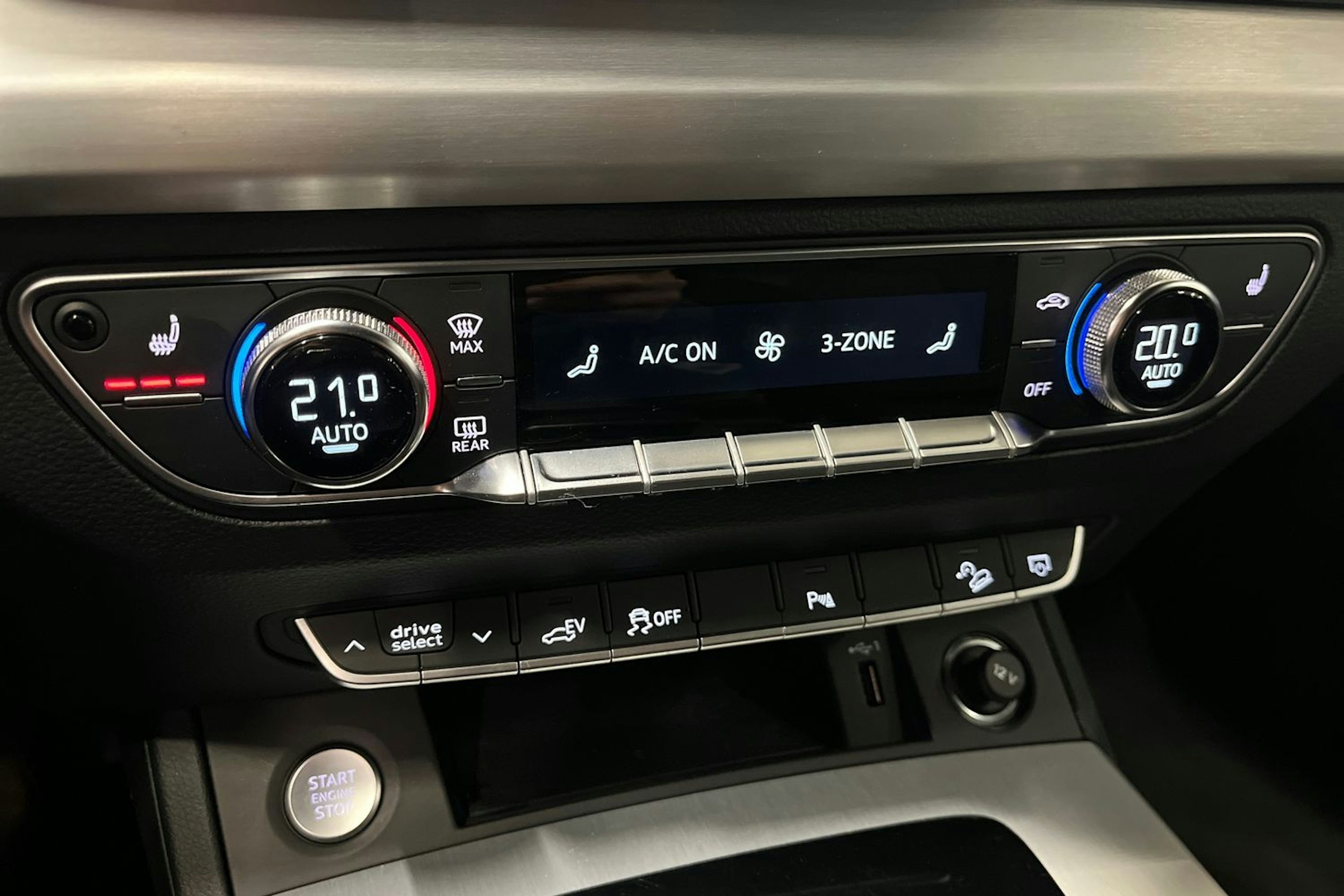 harmaa Audi Q5 2021 kuva 30.