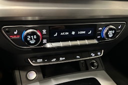 harmaa Audi Q5 2021 kuva 30.