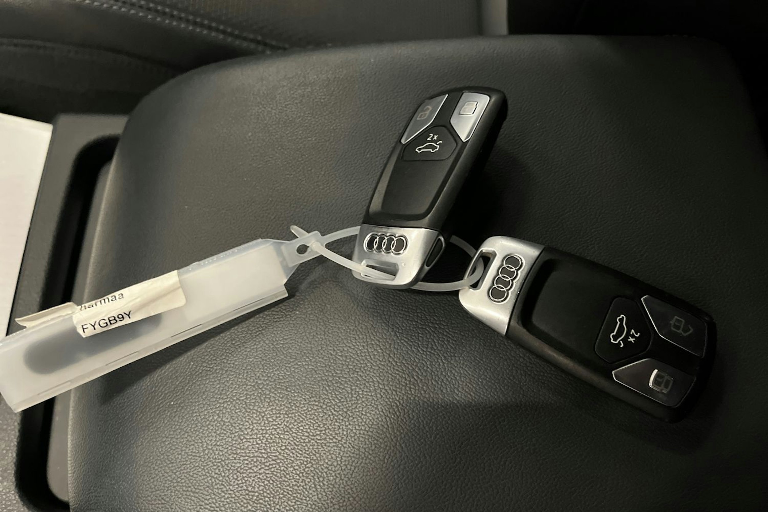 harmaa Audi Q5 2021 kuva 32.