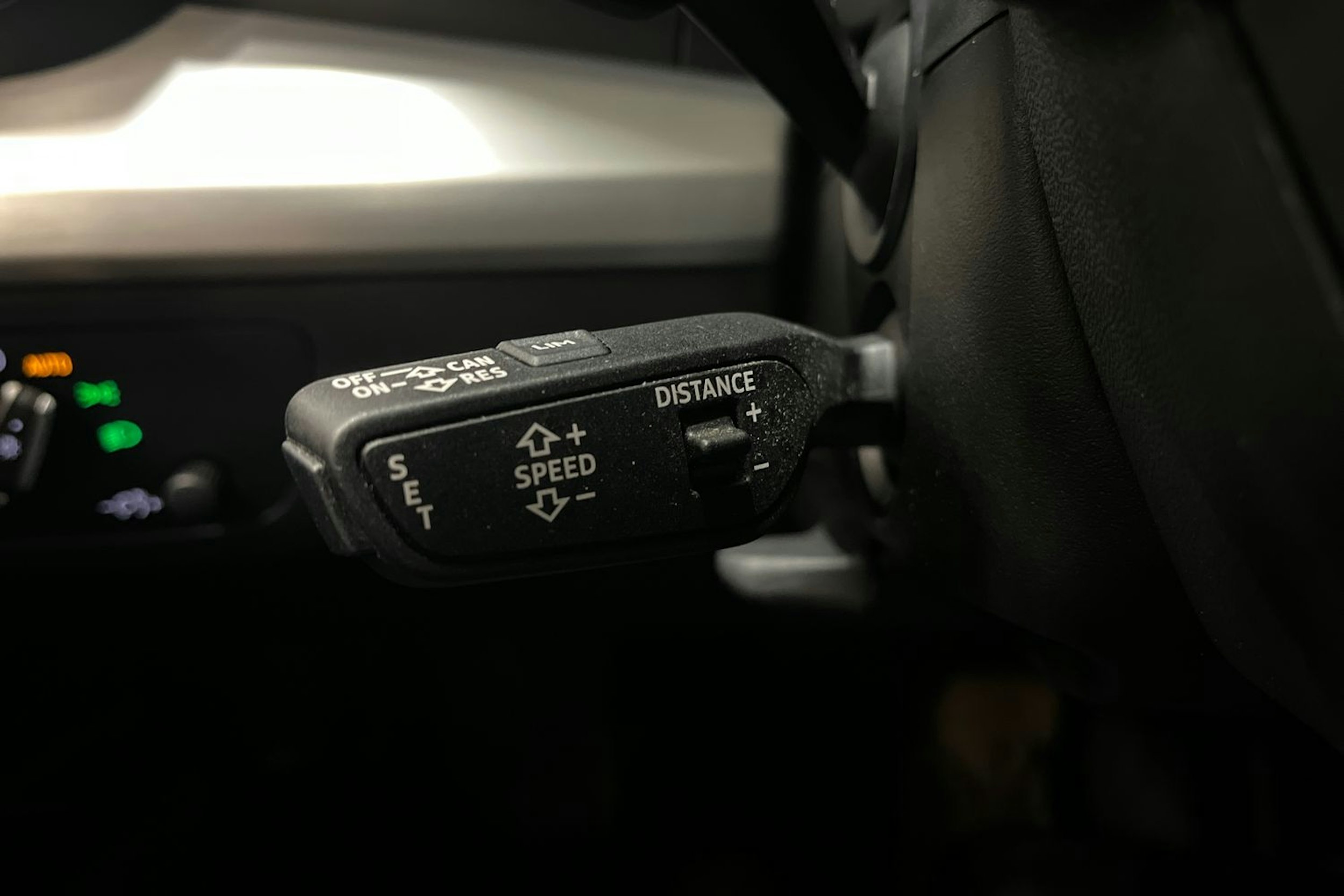 harmaa Audi Q5 2021 kuva 33.