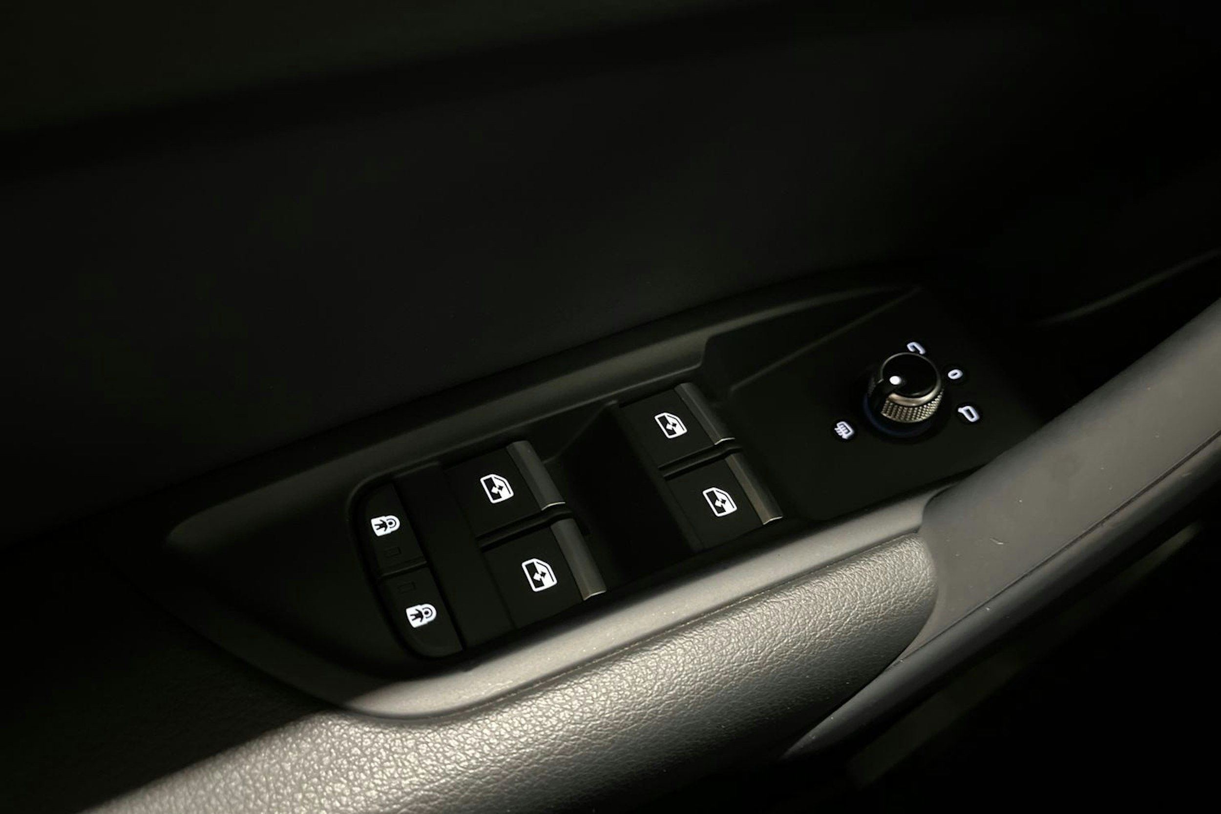 harmaa Audi Q5 2021 kuva 35.