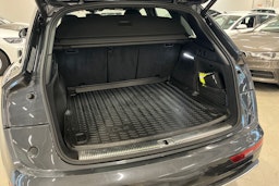 harmaa Audi Q5 2021 kuva 36.