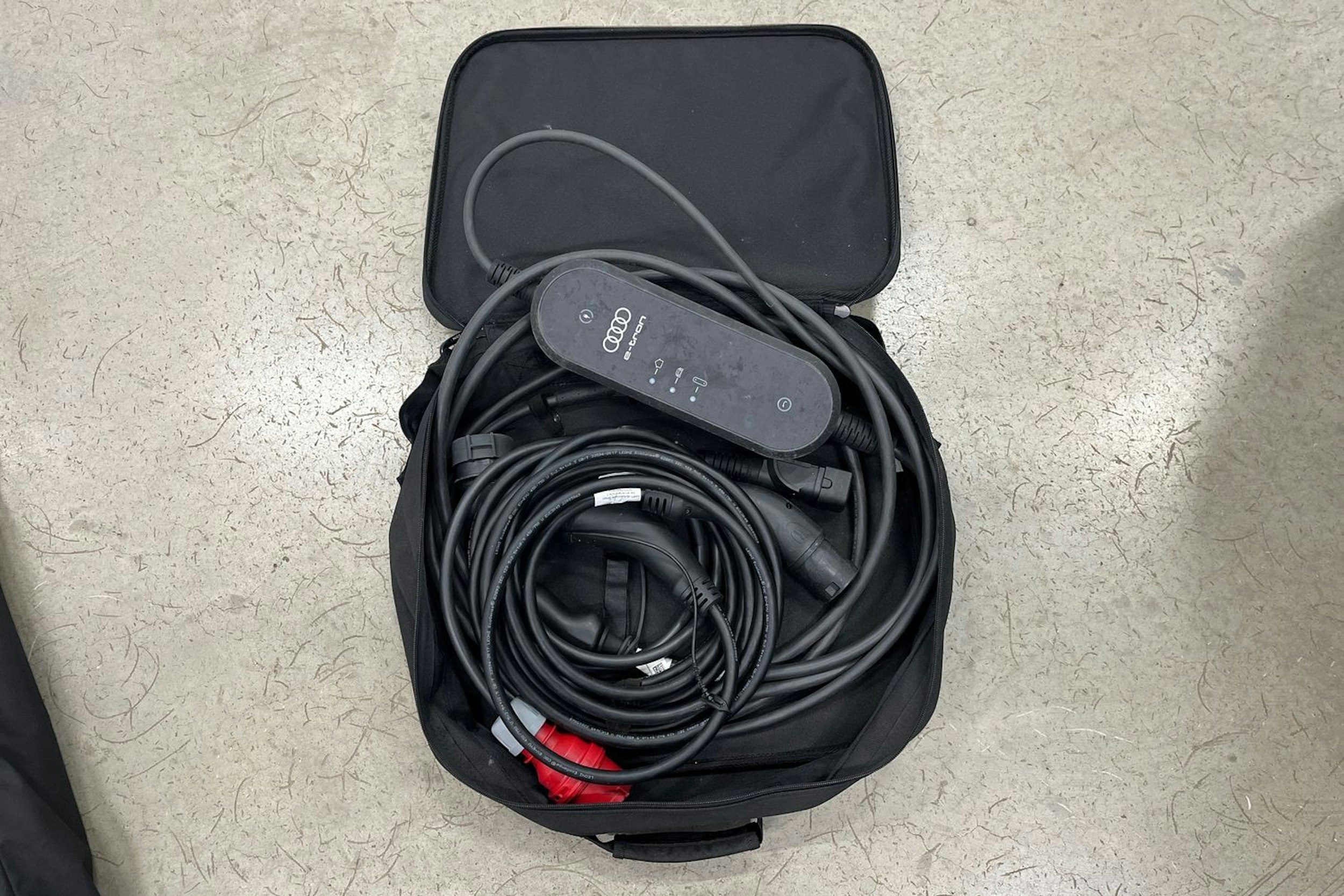 harmaa Audi Q5 2021 kuva 39.