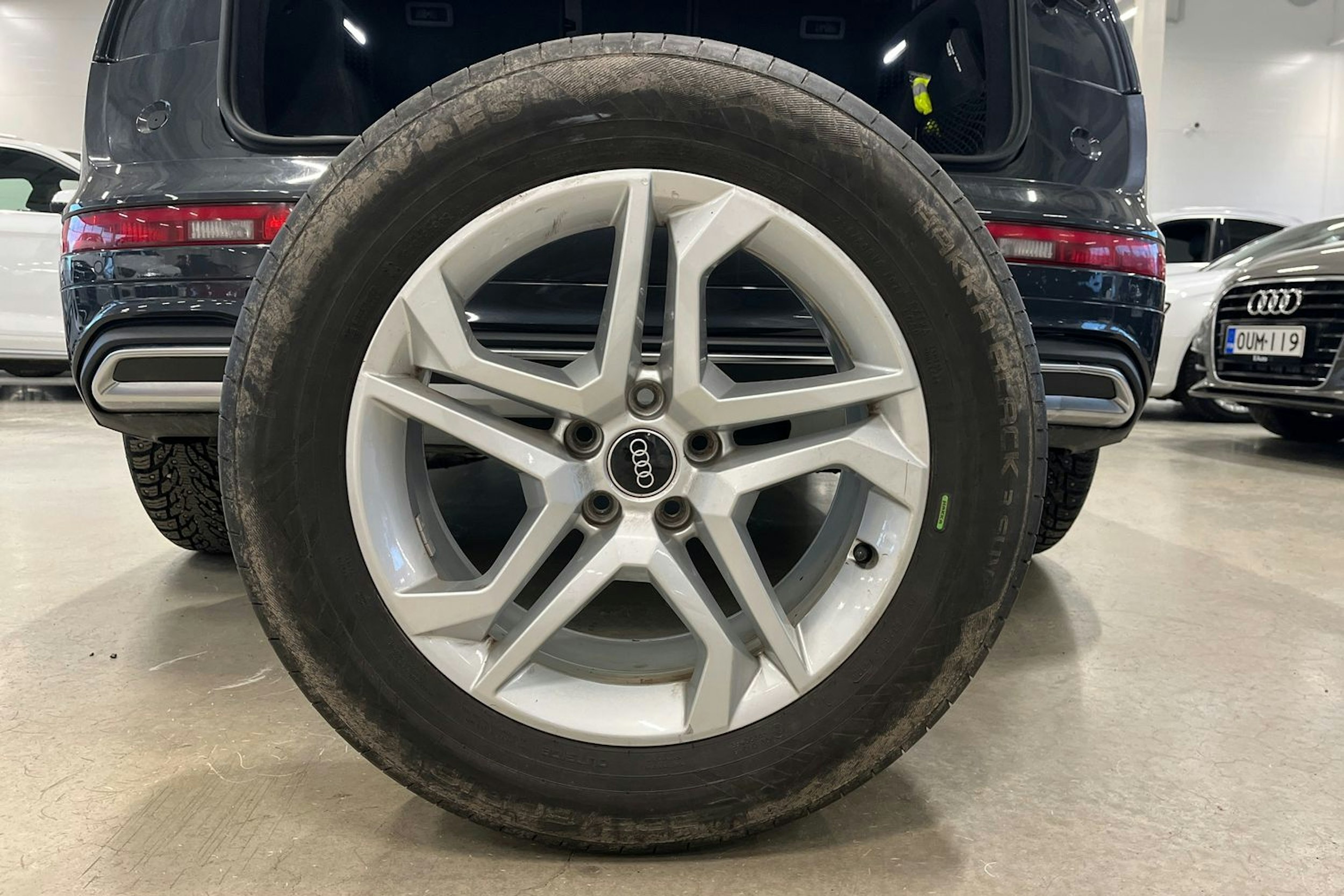 harmaa Audi Q5 2021 kuva 40.