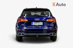 sininen Audi Q5 2021 kuva 3.
