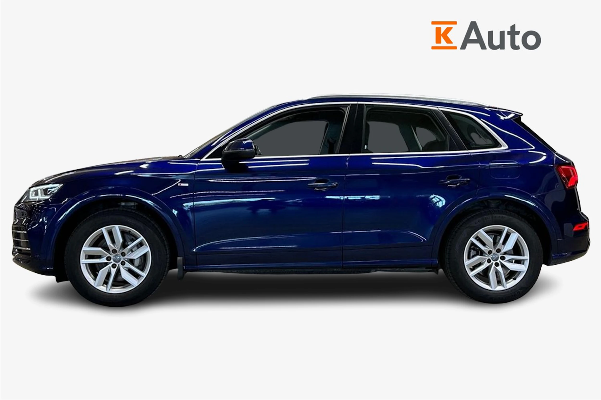 sininen Audi Q5 2021 kuva 5.