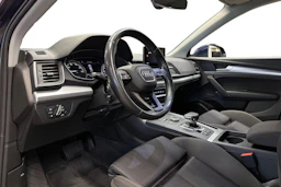 sininen Audi Q5 2021 kuva 6.