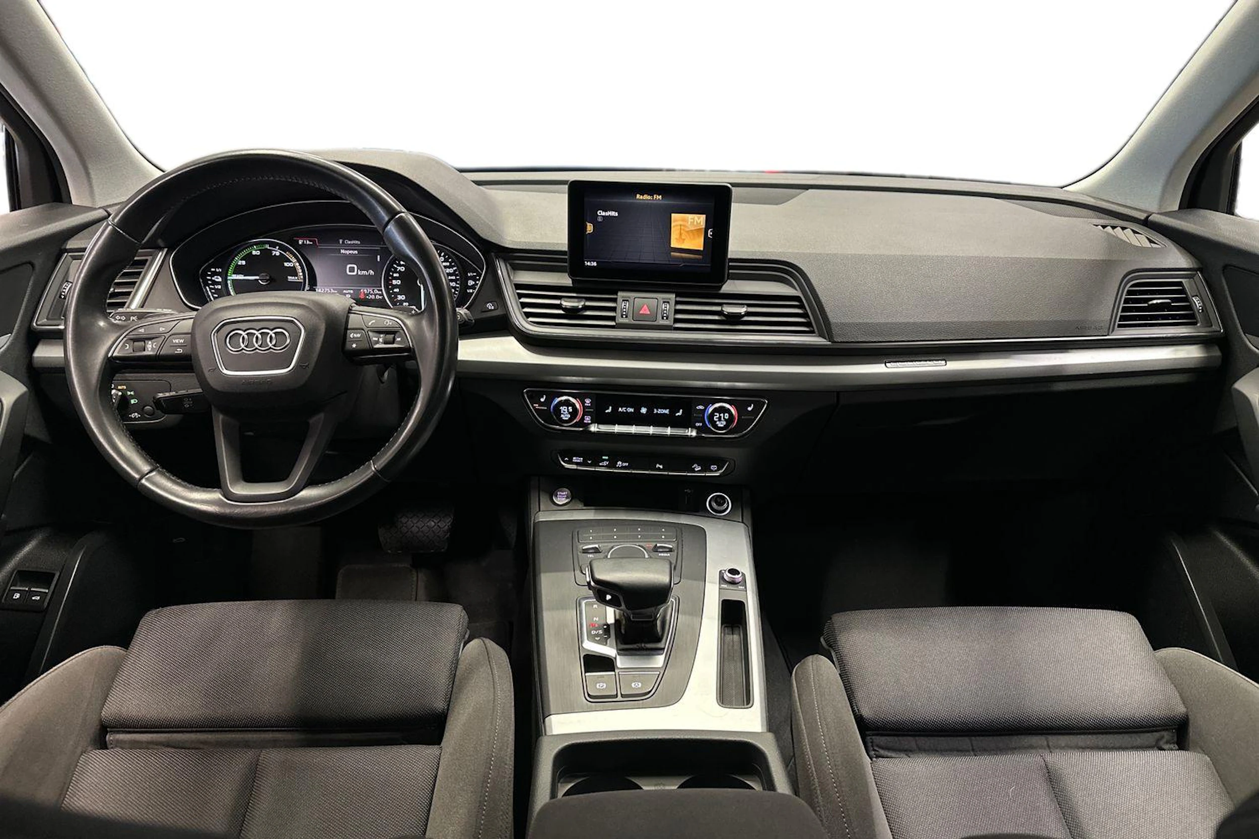 sininen Audi Q5 2021 kuva 7.