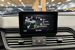 sininen Audi Q5 2021 kuva 12.
