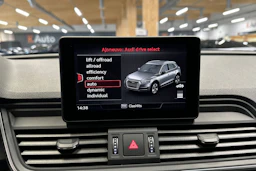 sininen Audi Q5 2021 kuva 13.