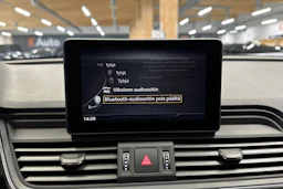 sininen Audi Q5 2021 kuva 14.