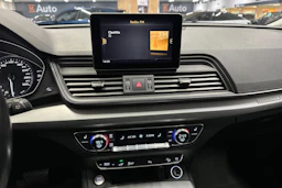 sininen Audi Q5 2021 kuva 16.