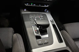 sininen Audi Q5 2021 kuva 18.