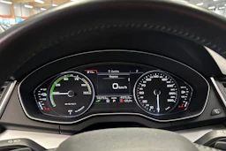 sininen Audi Q5 2021 kuva 19.