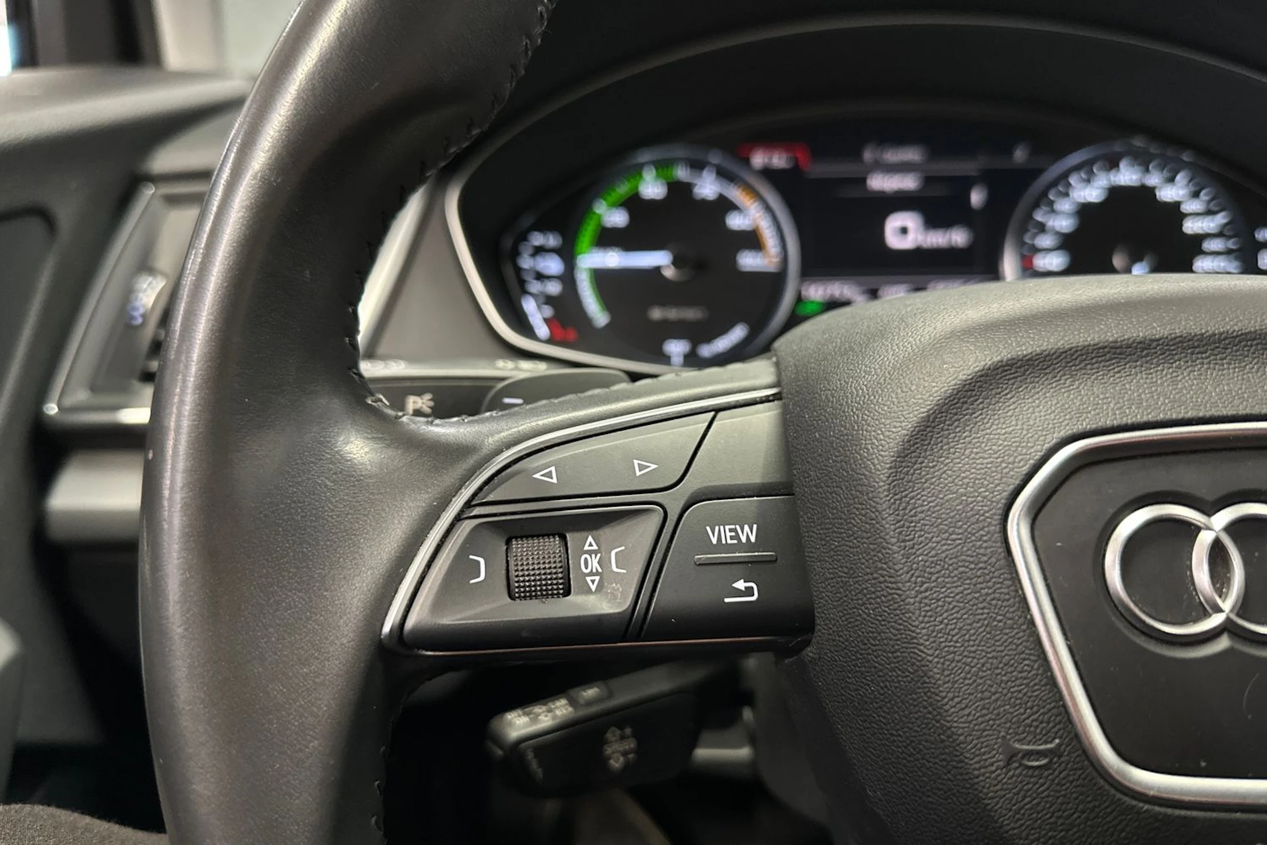 sininen Audi Q5 2021 kuva 20.