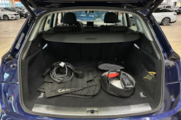 sininen Audi Q5 2021 kuva 24.