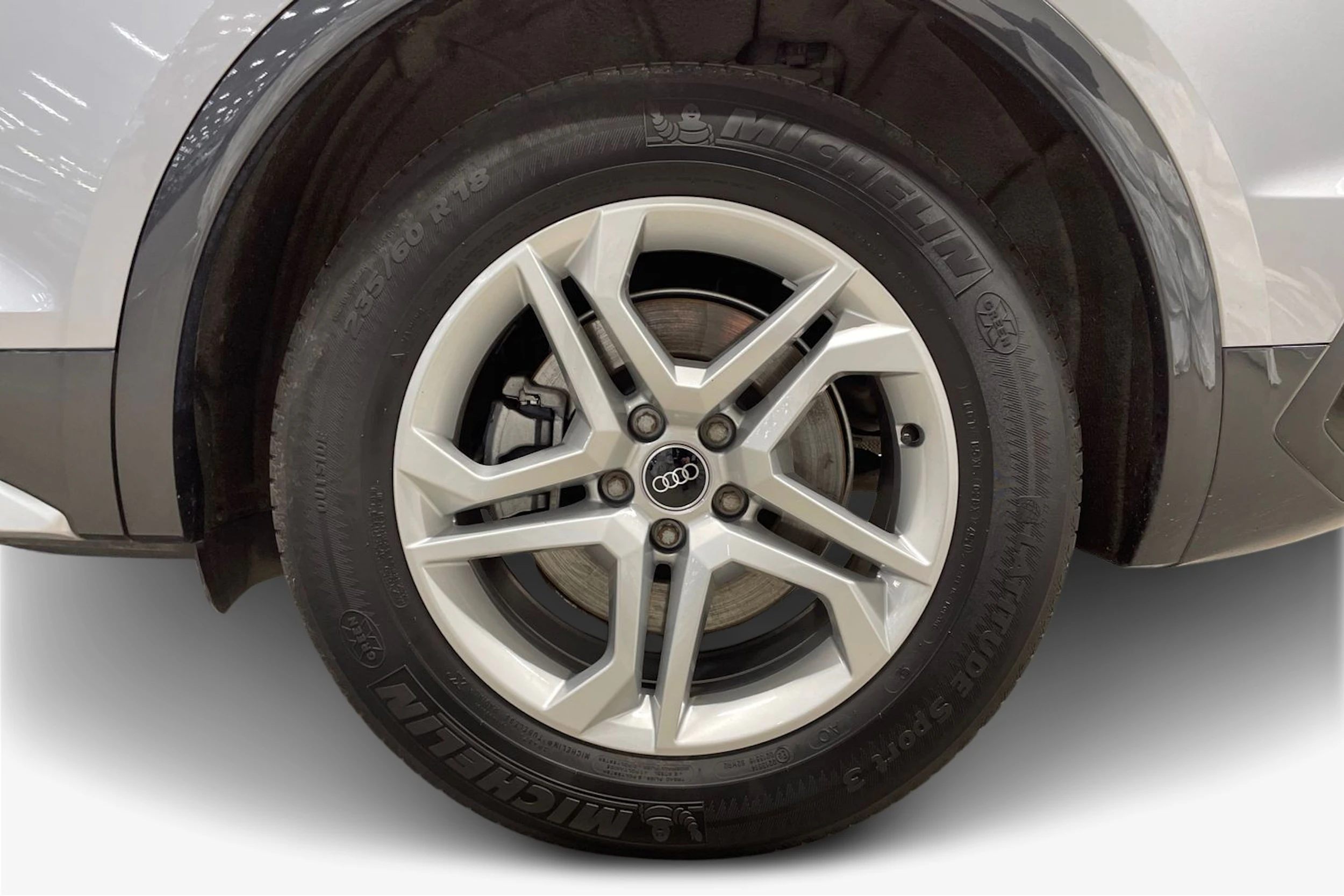 hopea Audi Q5 2021 kuva 9.