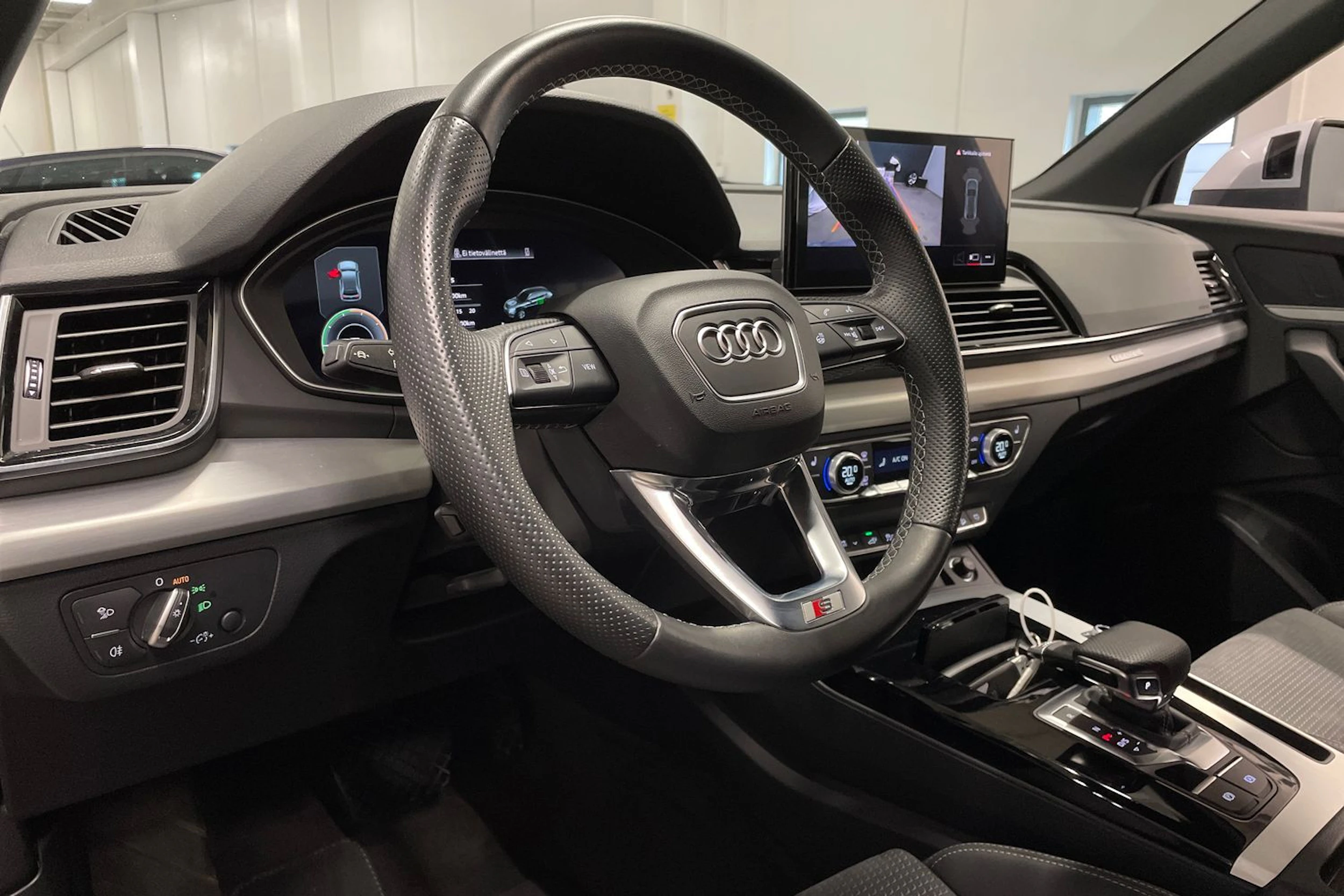 hopea Audi Q5 2021 kuva 27.