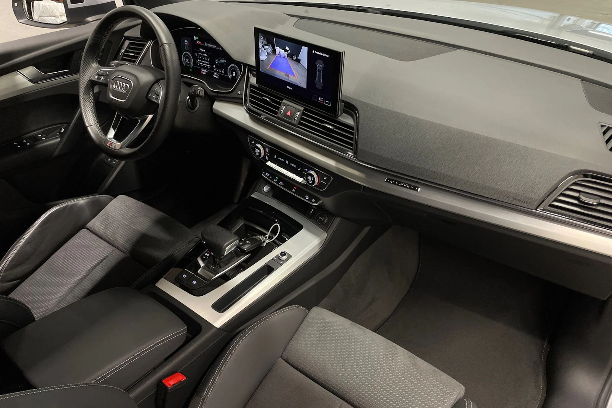 hopea Audi Q5 2021 kuva 29.