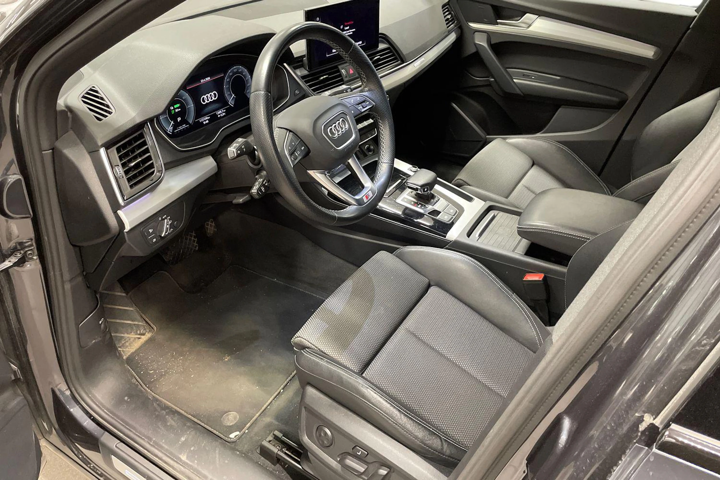 harmaa Audi Q5 2022 kuva 3.