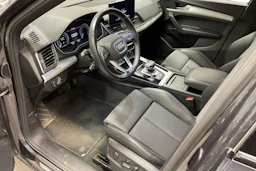 harmaa Audi Q5 2022 kuva 3.