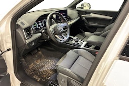 Valkoinen Audi Q5 2022 kuva 3.