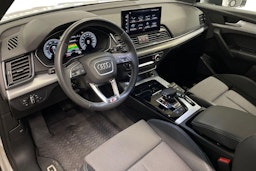 Valkoinen Audi Q5 2022 kuva 6.