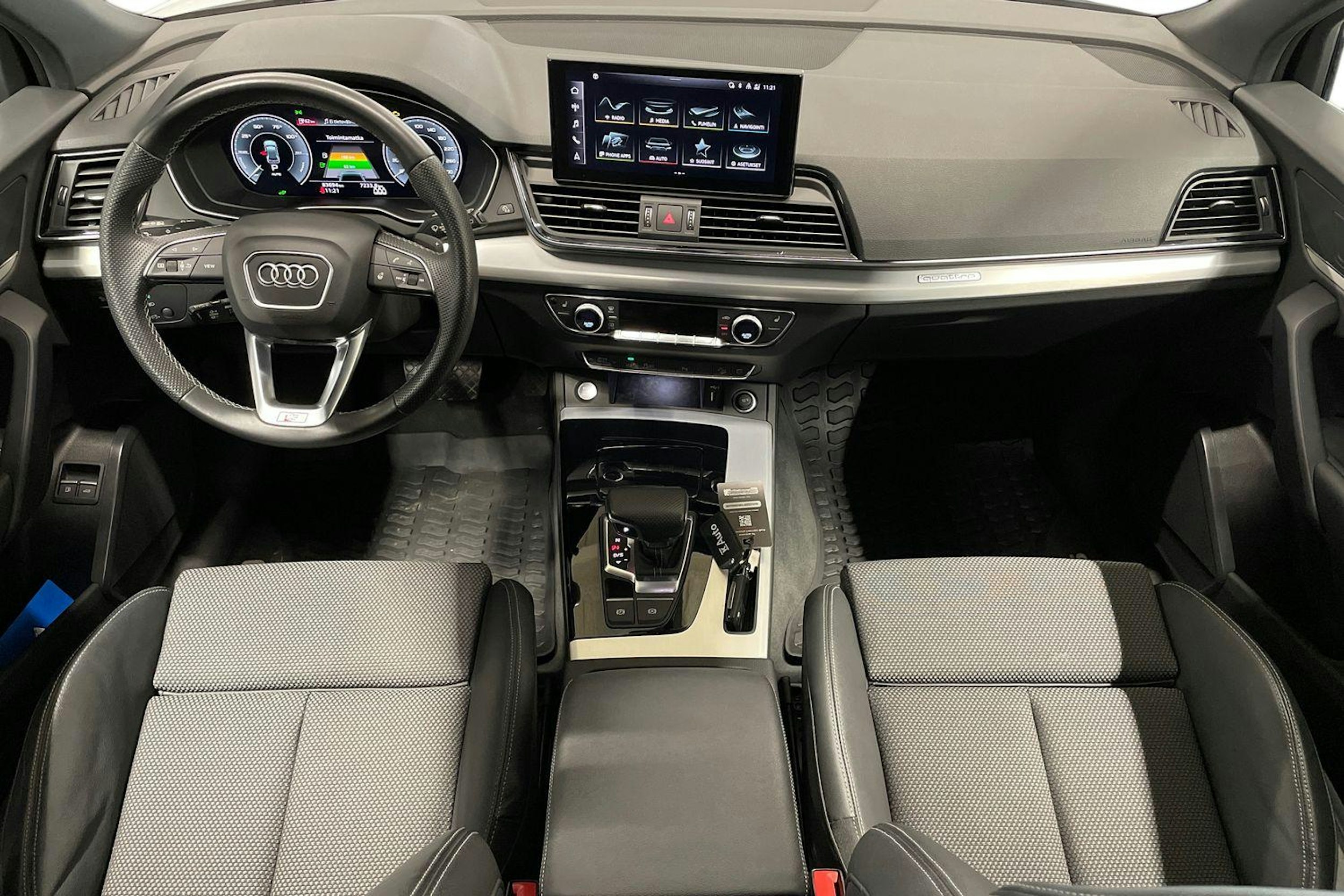 Valkoinen Audi Q5 2022 kuva 7.