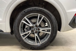 Valkoinen Audi Q5 2022 kuva 9.