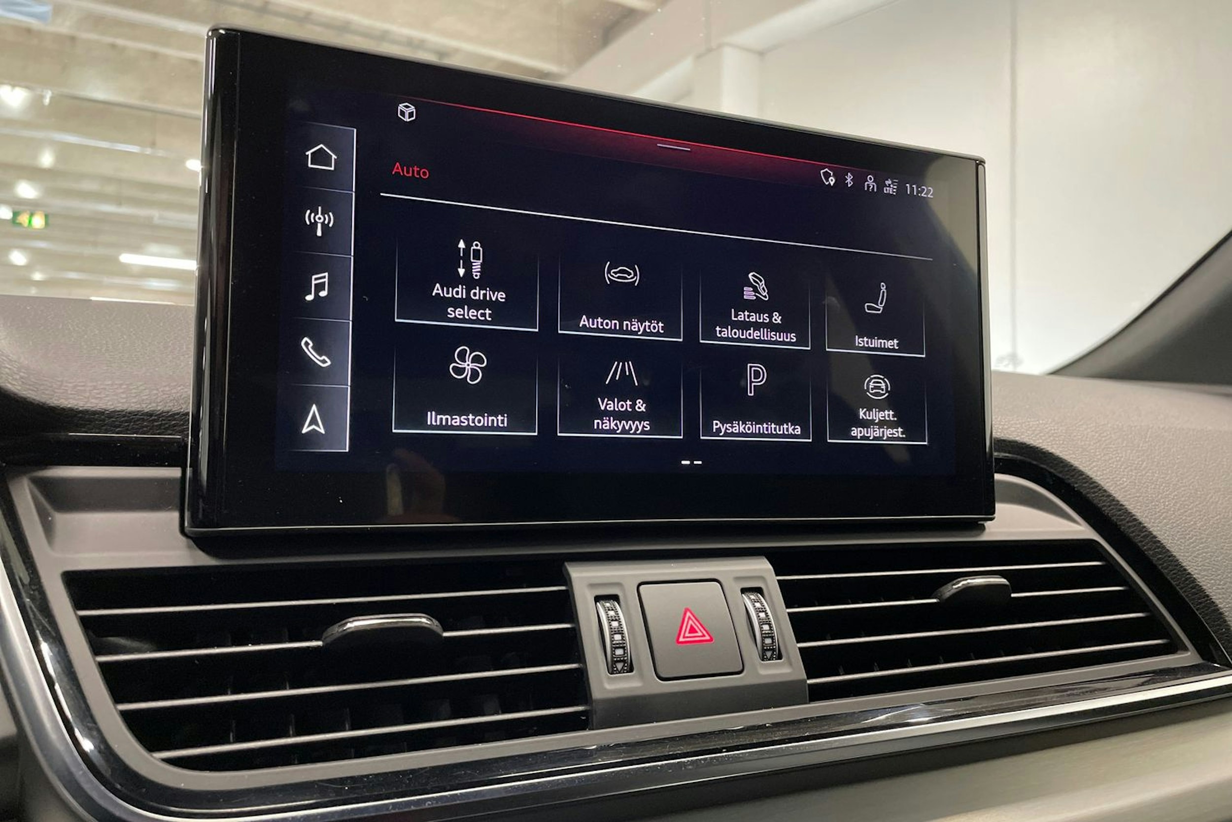 Valkoinen Audi Q5 2022 kuva 19.