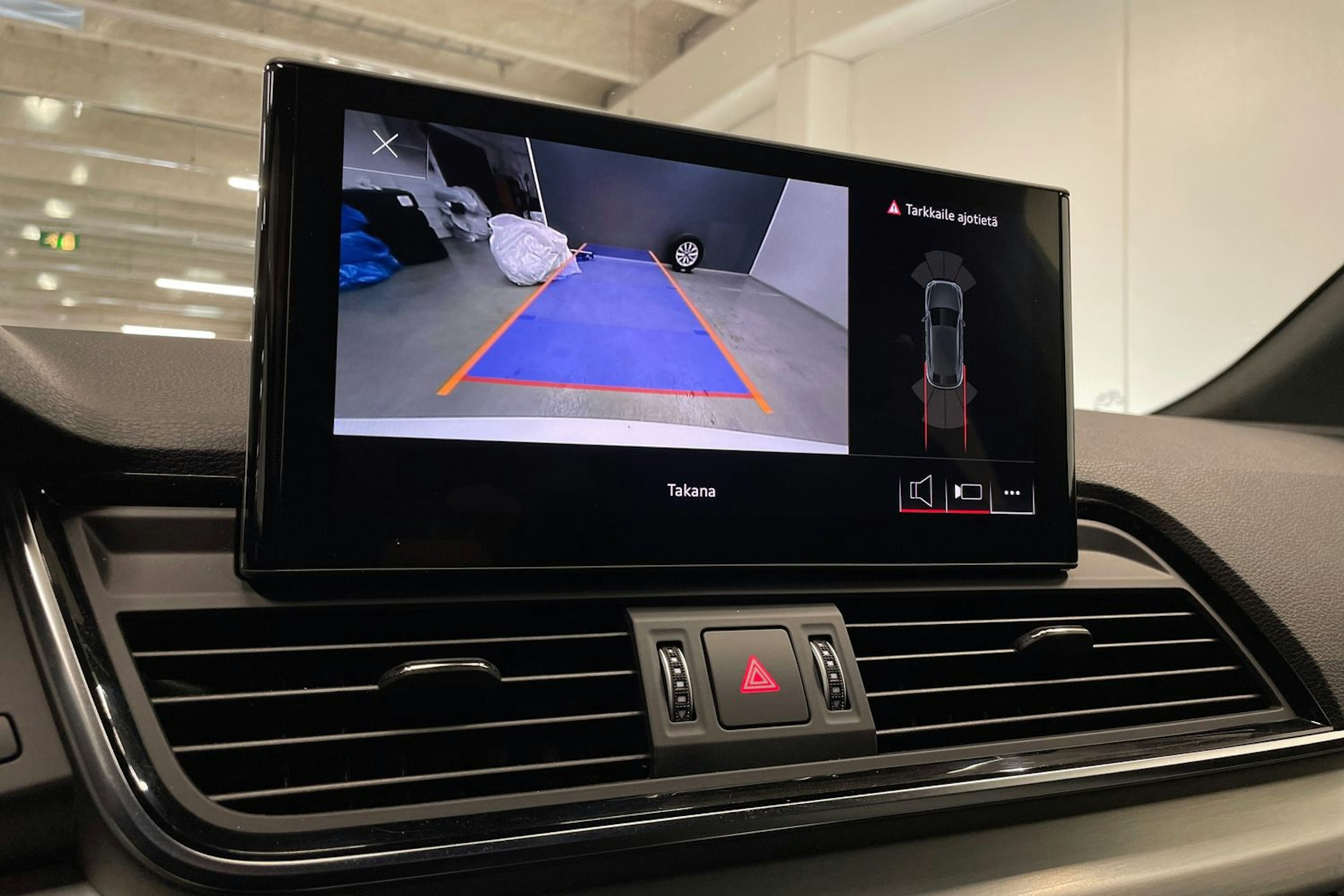 Valkoinen Audi Q5 2022 kuva 22.