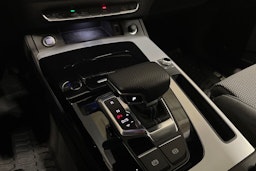 Valkoinen Audi Q5 2022 kuva 24.