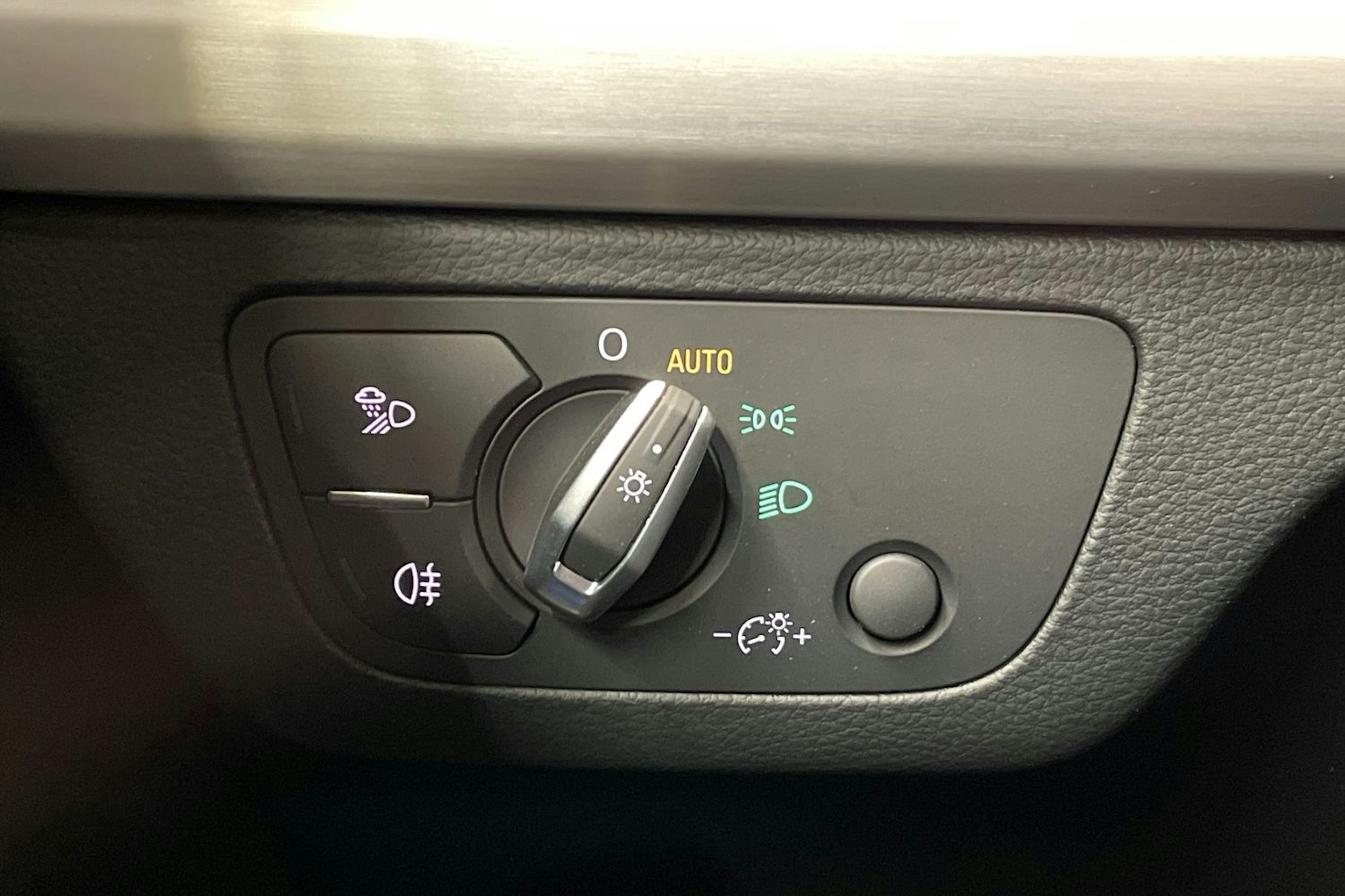 Valkoinen Audi Q5 2022 kuva 25.