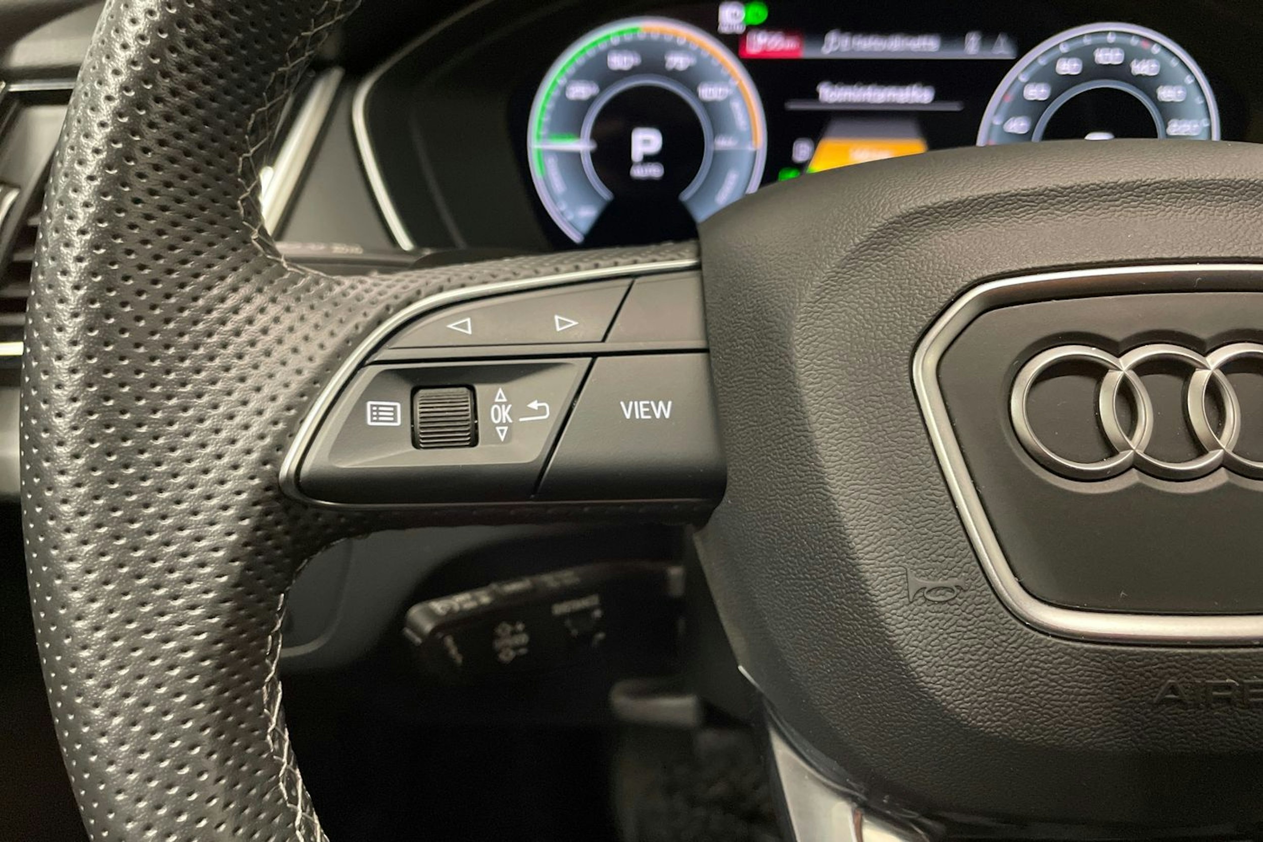 Valkoinen Audi Q5 2022 kuva 26.