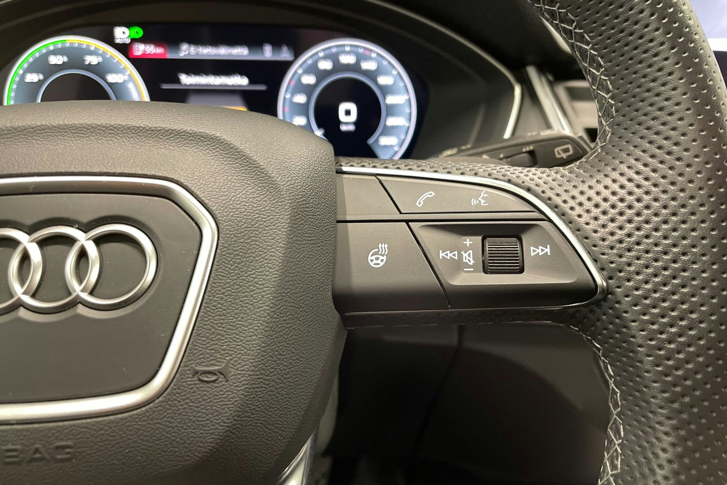 Valkoinen Audi Q5 2022 kuva 27.