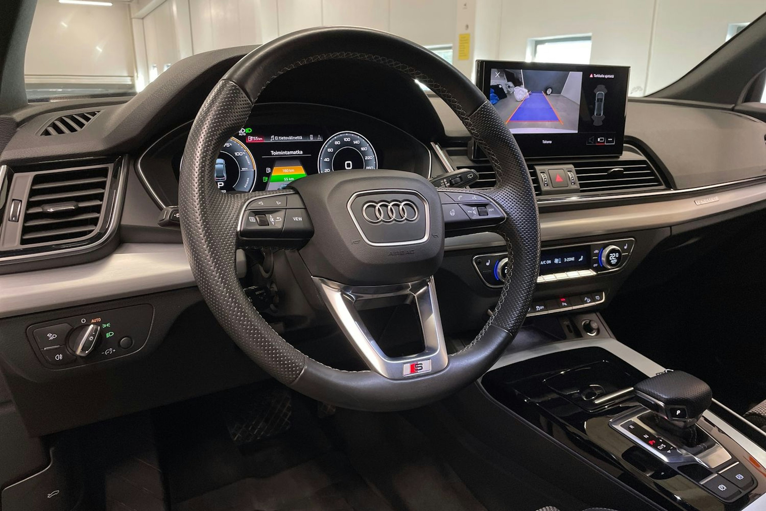 Valkoinen Audi Q5 2022 kuva 29.