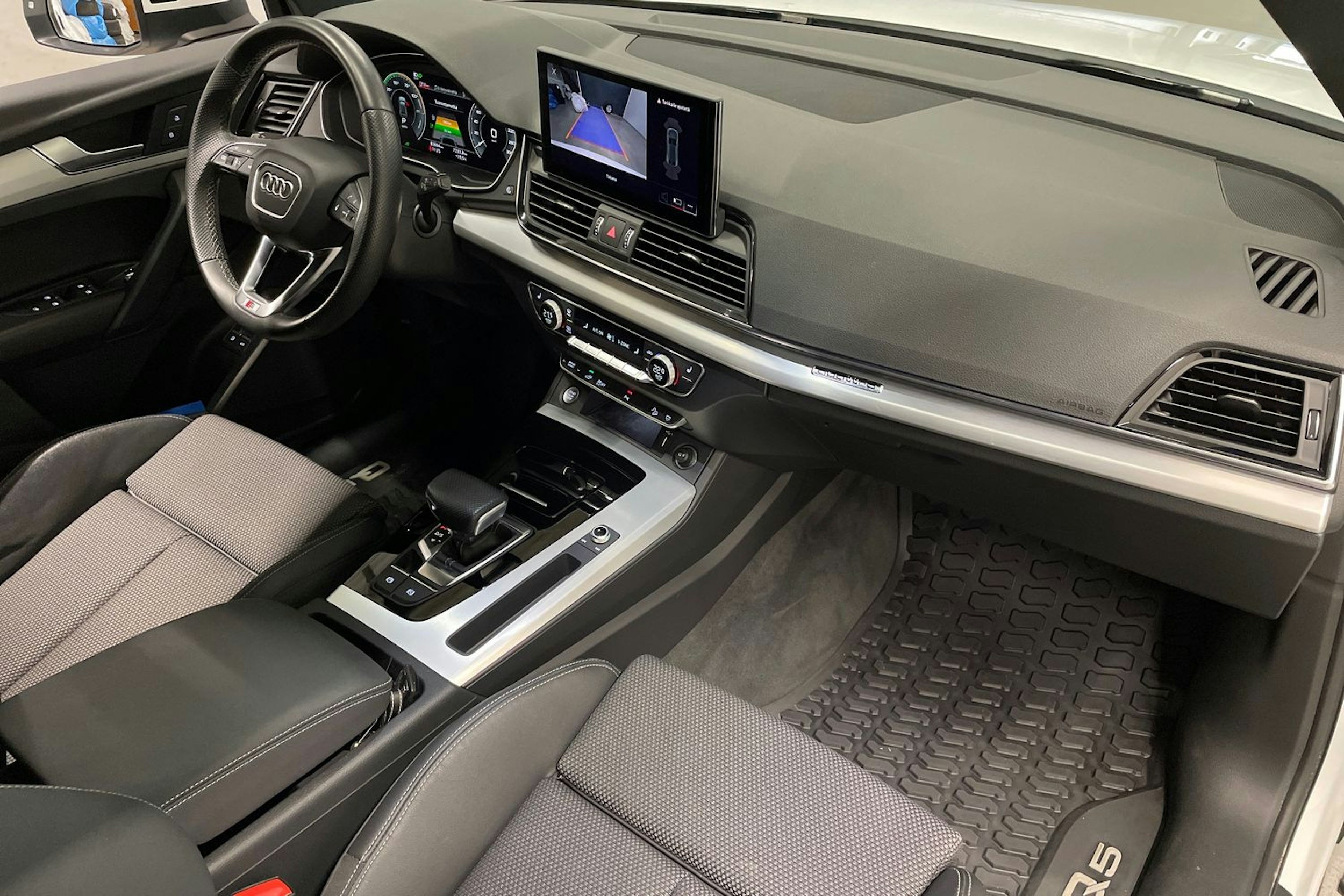 Valkoinen Audi Q5 2022 kuva 31.