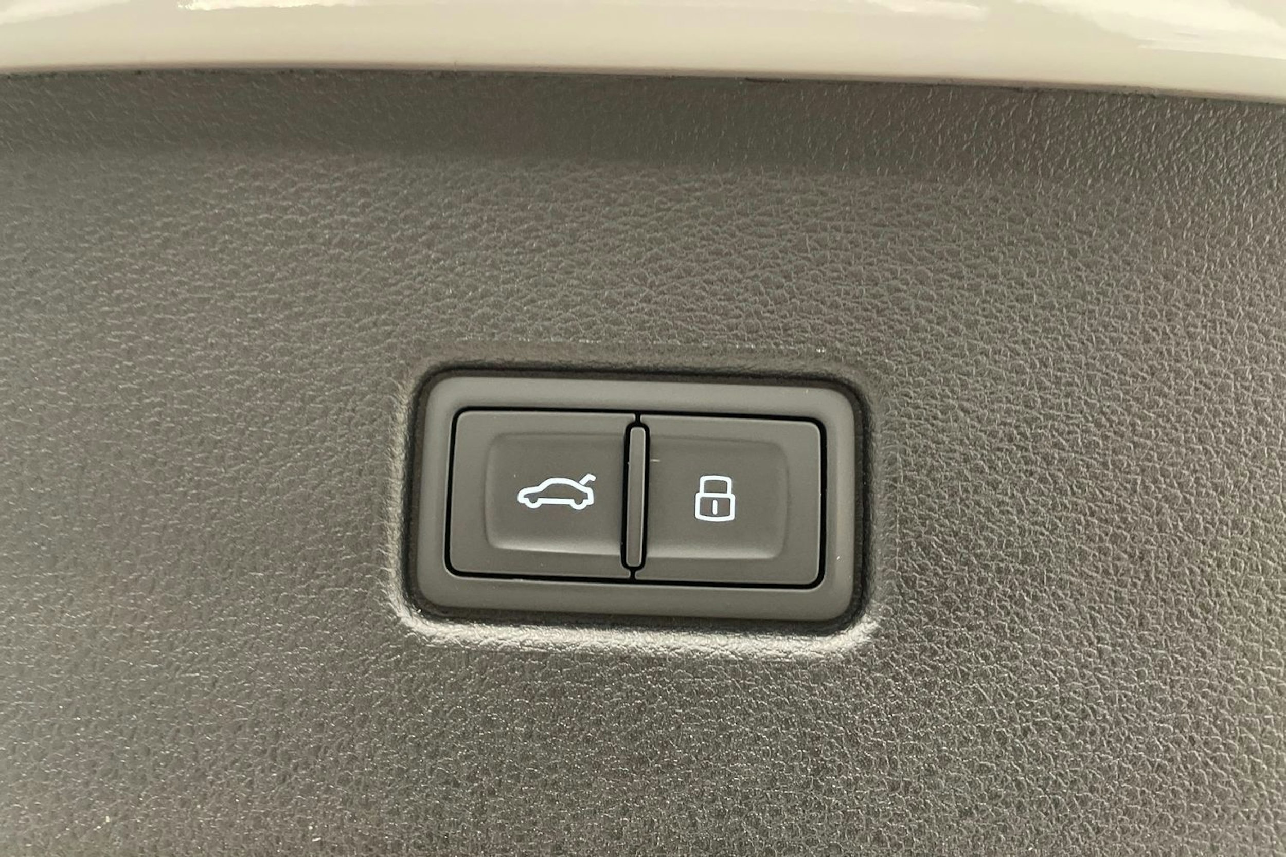 Valkoinen Audi Q5 2022 kuva 33.